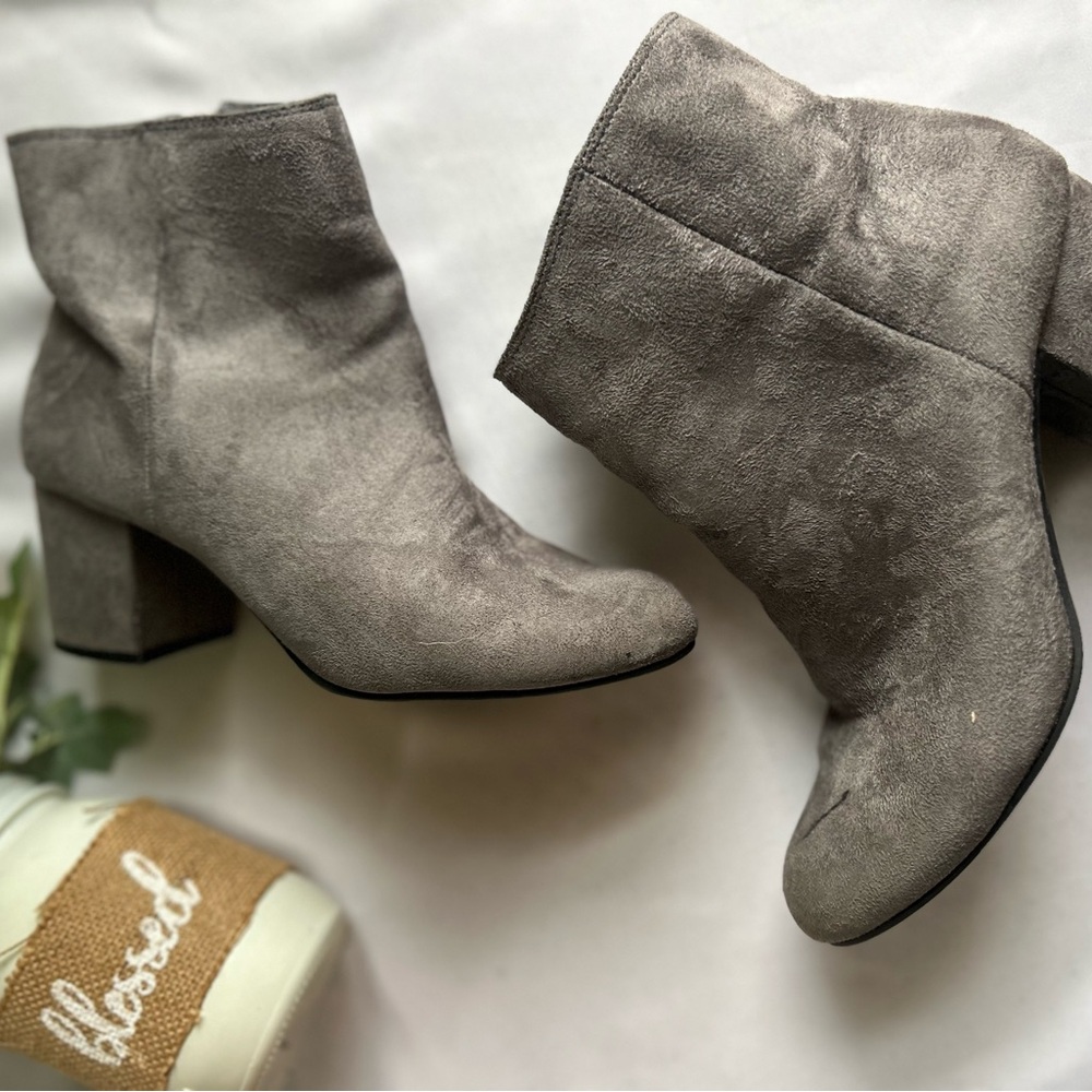 Rebel by zigi 7 Gray Suede Ankle Boots